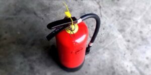 Tűzvédelmi eszközök, berendezések szakcéges felülvizsgálata a COVID 19 világjárvány ideje alatt-min